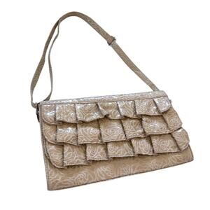 Genna De Rossi Beige Patent Floral Ruffle Shoulder Bag Y2K Vintage Clutch Purse